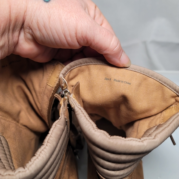 NWOT.  Dolce Vita Heeled Ankle Boots.  Size 8 - Picture 2 of 7